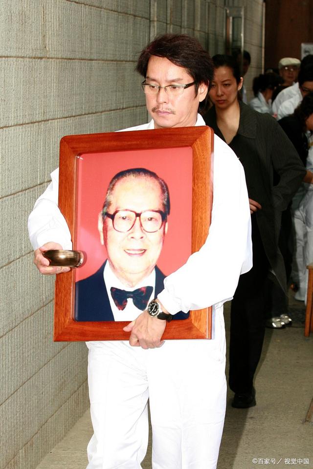谭咏麟父亲_谭咏麟父亲为什么给儿子颁奖